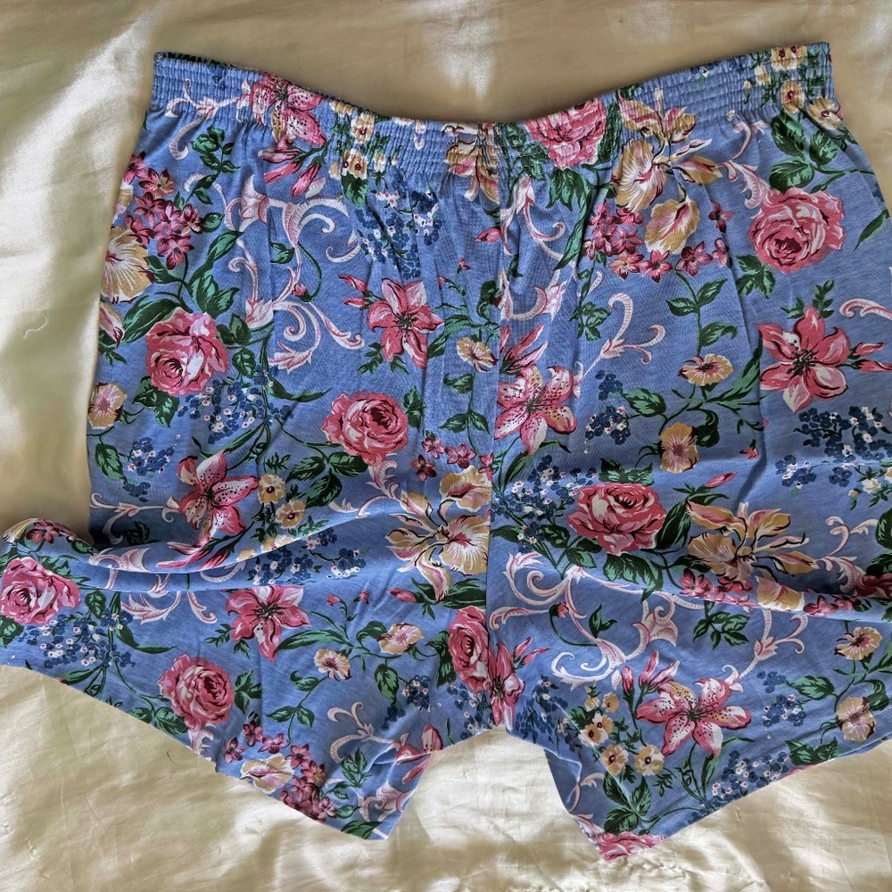 SHORTS, PURPLE FLORAL, SZ 44, CROSSROADS, POLYESTER/COTTON, NEW NEVER WORN